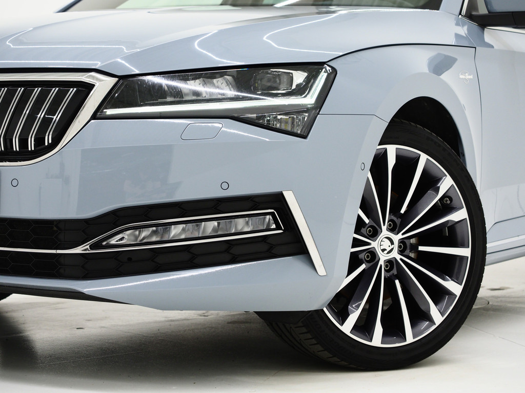 Škoda Superb Combi 1.4 TSI iV Laurin & Klement 5
