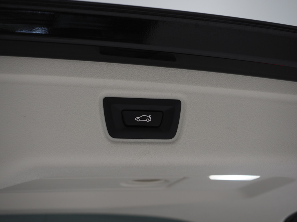 BMW 3 Serie Touring 320e LCI Shadow Line 35