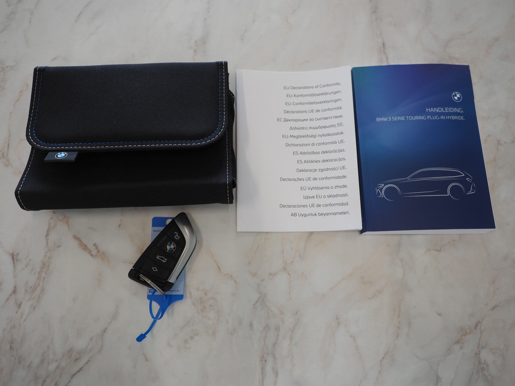 BMW 3 Serie Touring 320e LCI Shadow Line 43