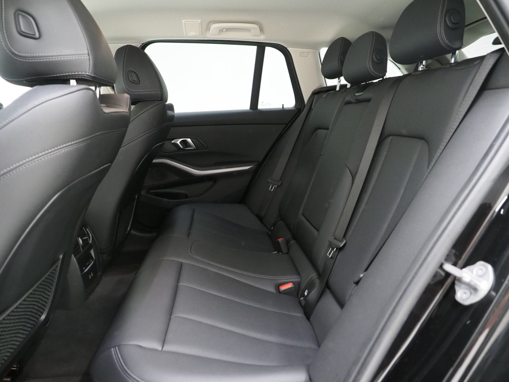 BMW 3 Serie Touring 320e LCI Shadow Line 69