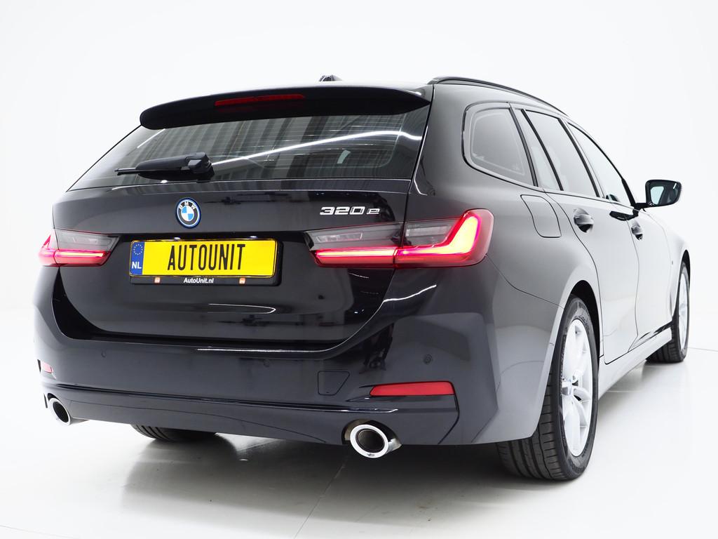 BMW 3 Serie Touring 320e LCI Shadow Line 42