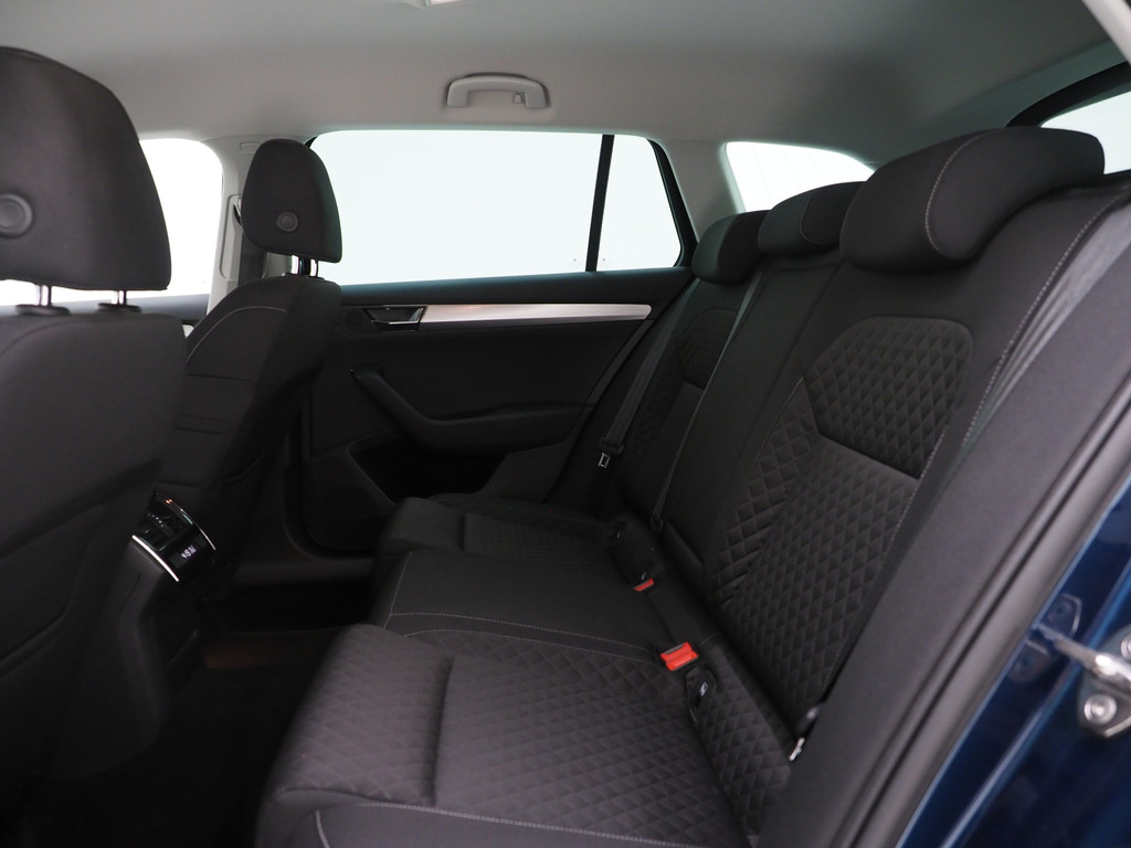 Škoda Superb Combi 1.4 TSI iV 218PK 33