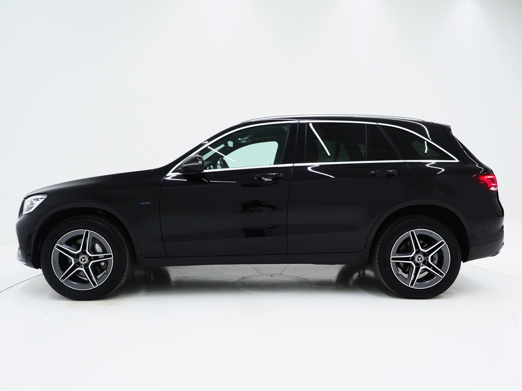 Mercedes-Benz GLC 300e 4MATIC AMG 1