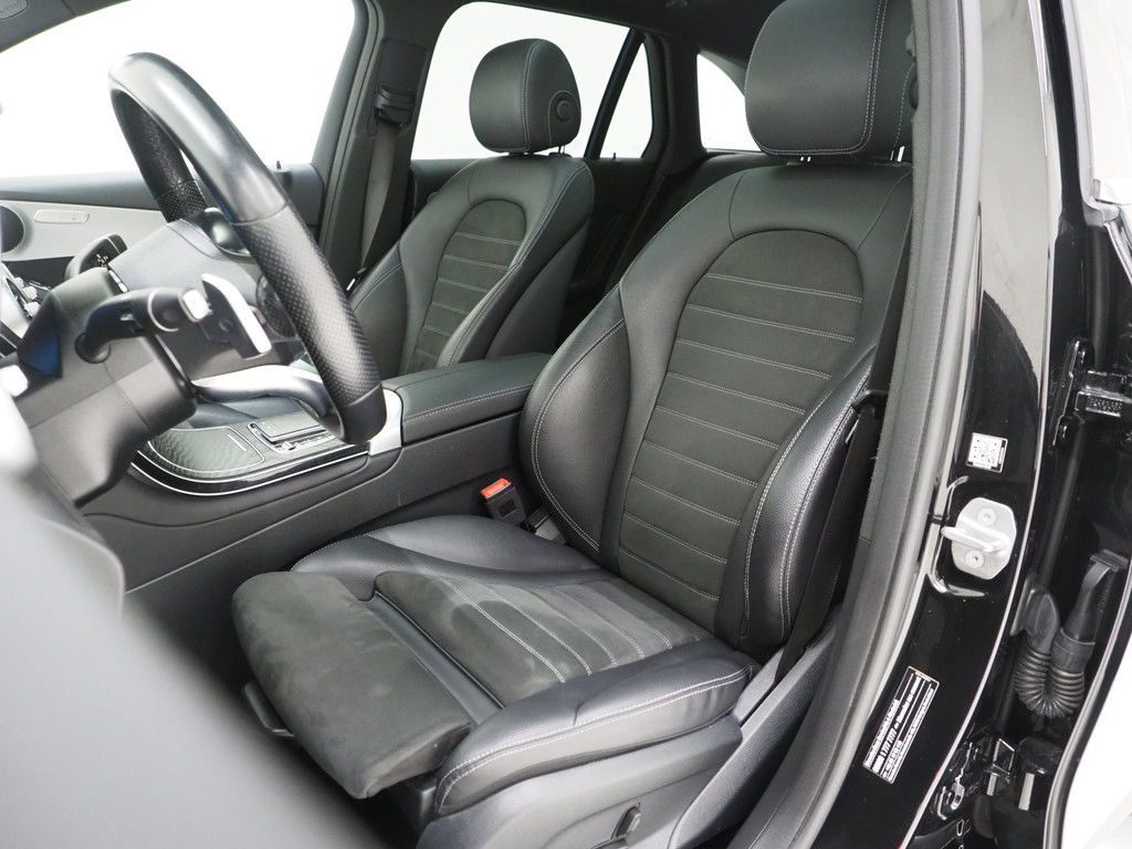 Mercedes-Benz GLC 300e 4MATIC AMG 3