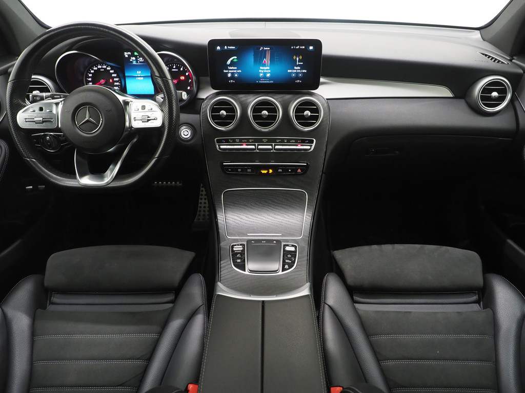 Mercedes-Benz GLC 300e 4MATIC AMG 4