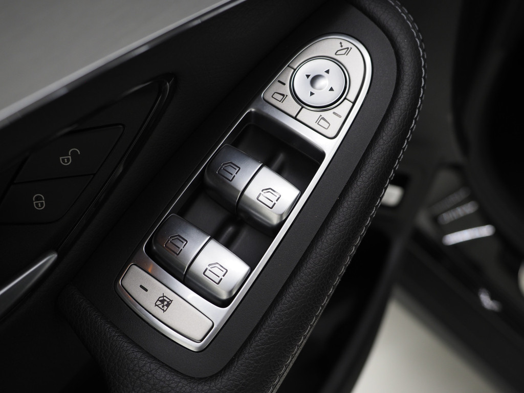 Mercedes-Benz GLC 300e 4MATIC AMG 54