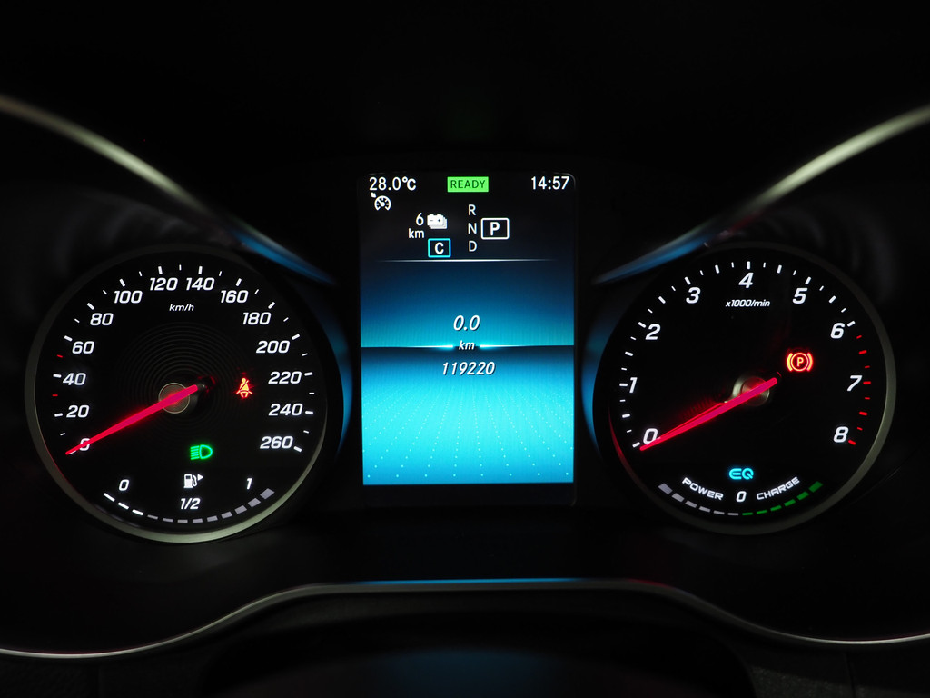 Mercedes-Benz GLC 300e 4MATIC AMG 60