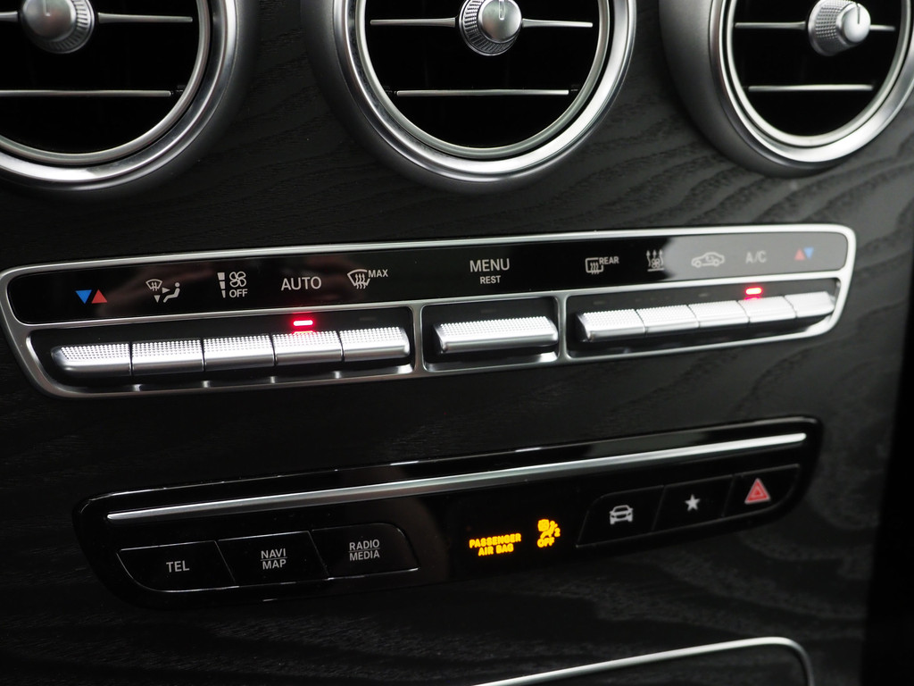 Mercedes-Benz GLC 300e 4MATIC AMG 64