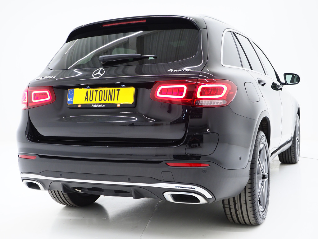 Mercedes-Benz GLC 300e 4MATIC AMG 8