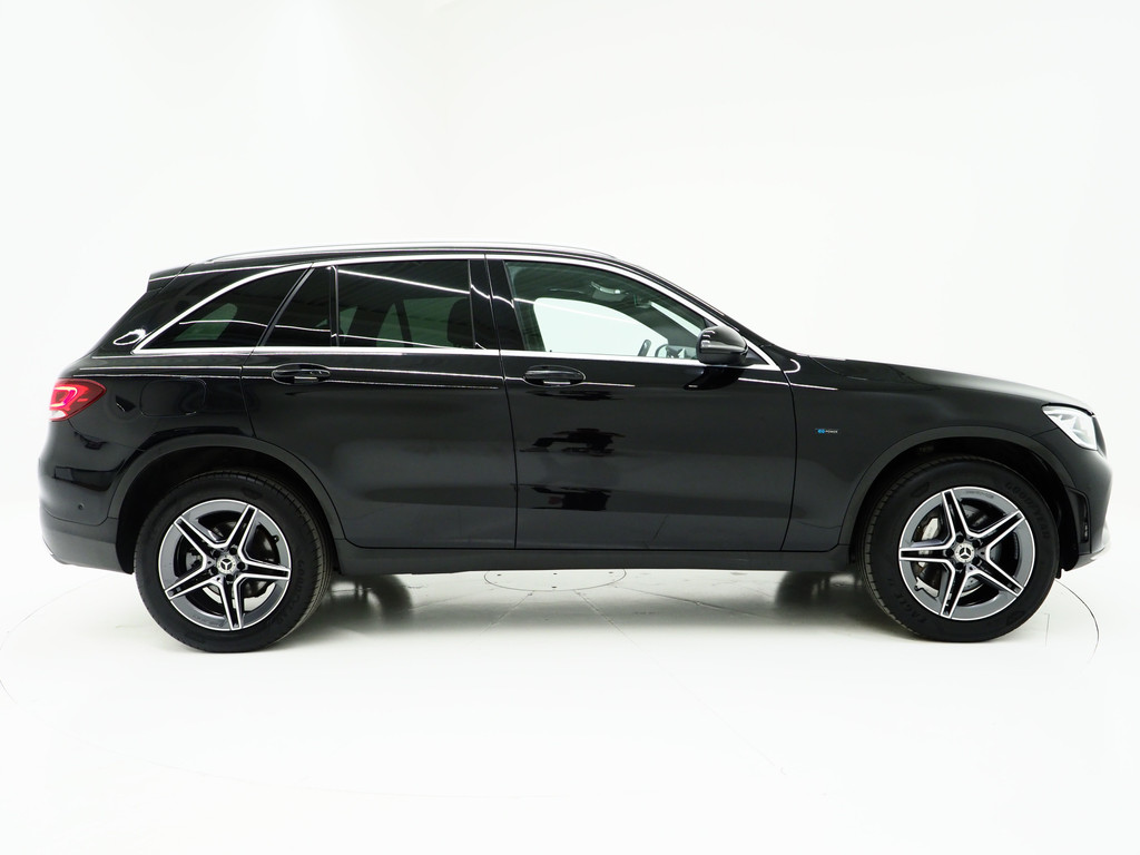 Mercedes-Benz GLC 300e 4MATIC AMG 9