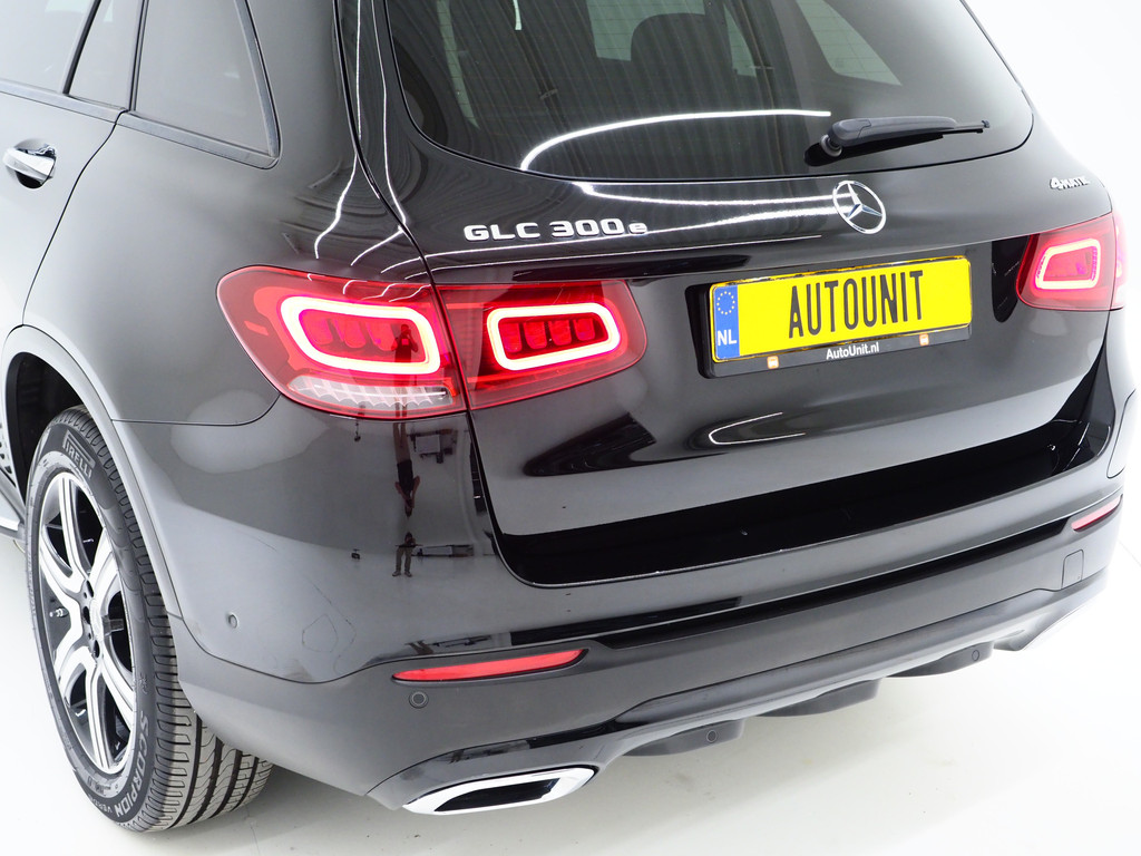 Mercedes-Benz GLC 300e 4MATIC Premium Night Black 12
