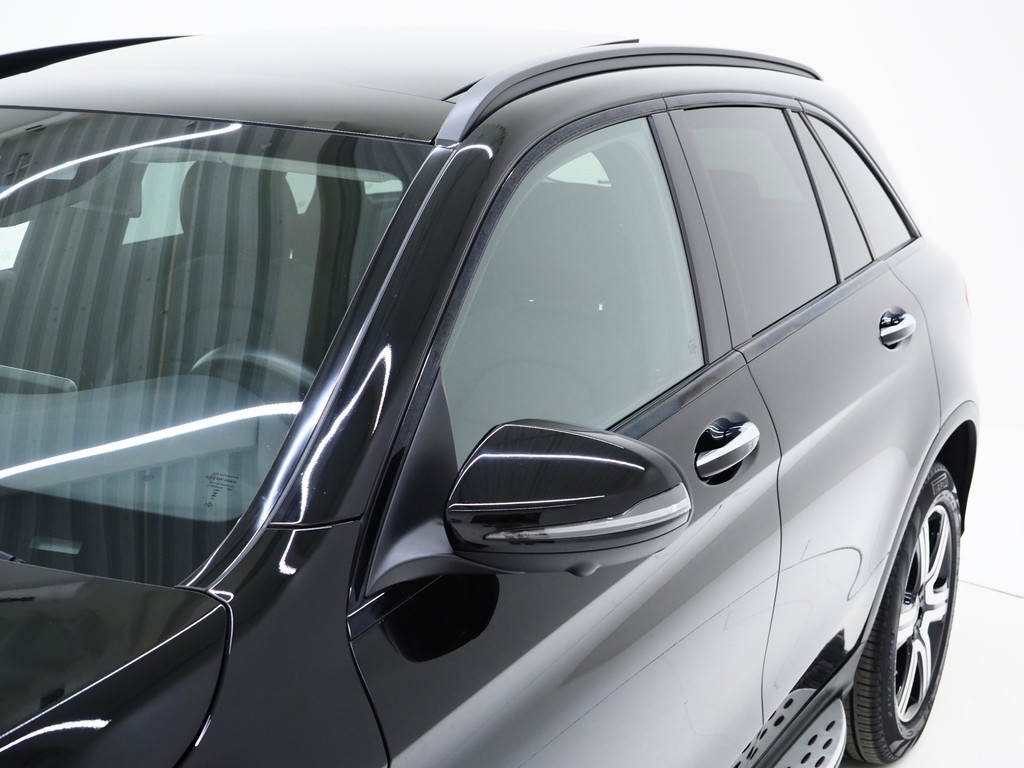 Mercedes-Benz GLC 300e 4MATIC Premium Night Black 13