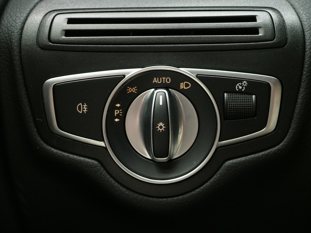 Mercedes-Benz GLC 300e 4MATIC Premium Night Black 20