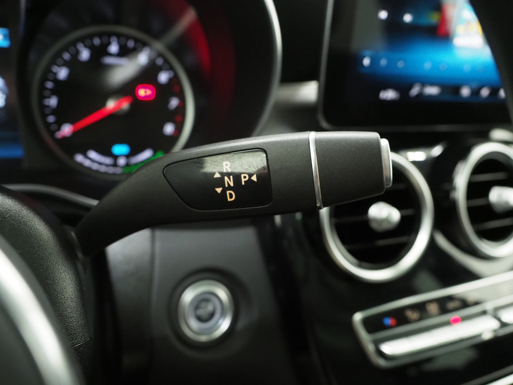 Mercedes-Benz GLC 300e 4MATIC Premium Night Black 25