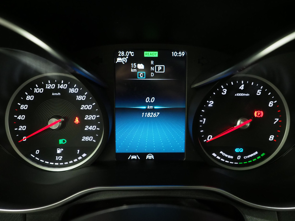 Mercedes-Benz GLC 300e 4MATIC Premium Night Black 26