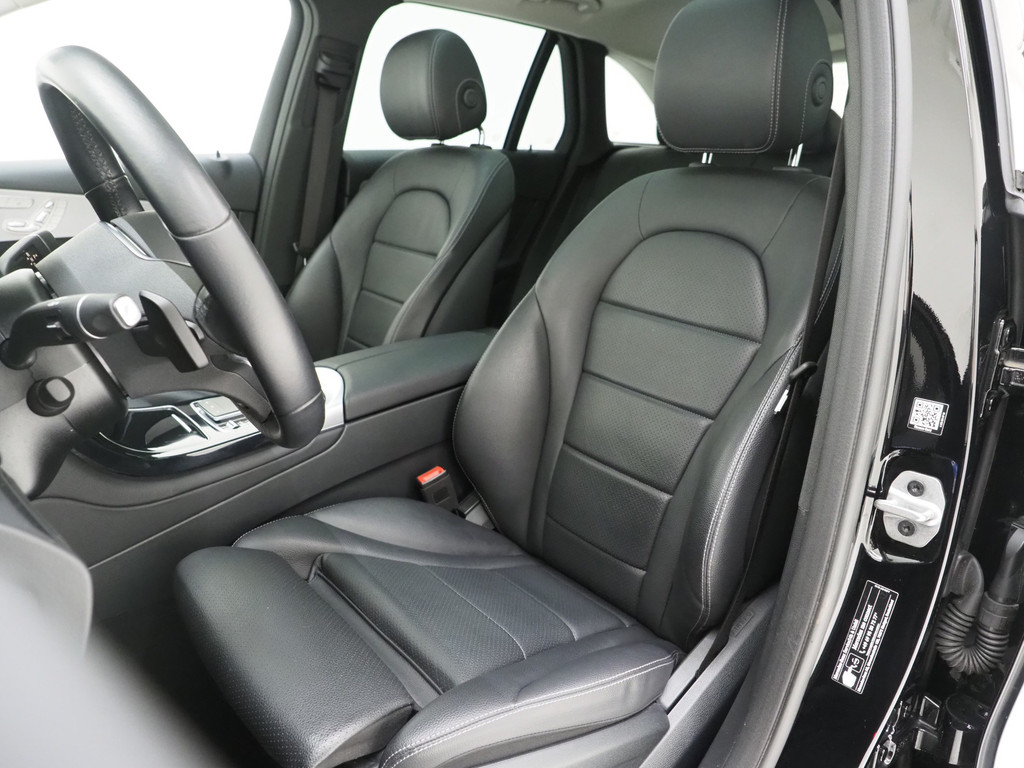 Mercedes-Benz GLC 300e 4MATIC Premium Night Black 3
