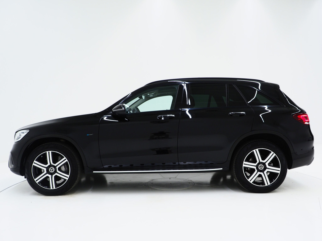 Mercedes-Benz GLC 300e 4MATIC Premium Night Black 42