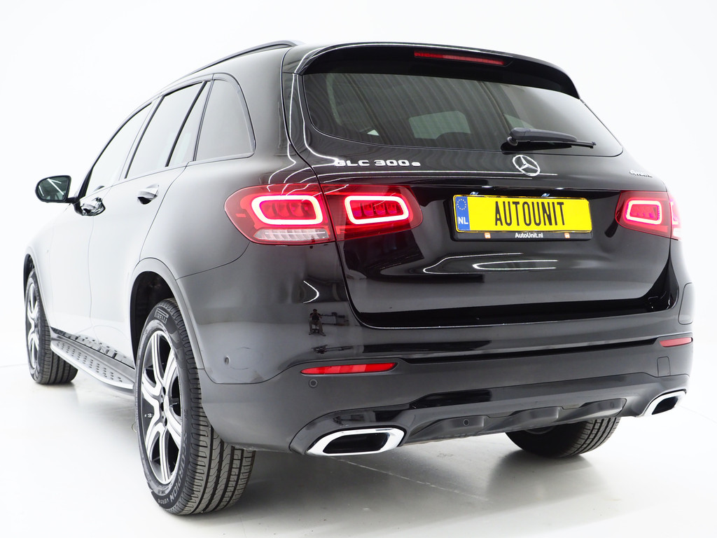 Mercedes-Benz GLC 300e 4MATIC Premium Night Black 43