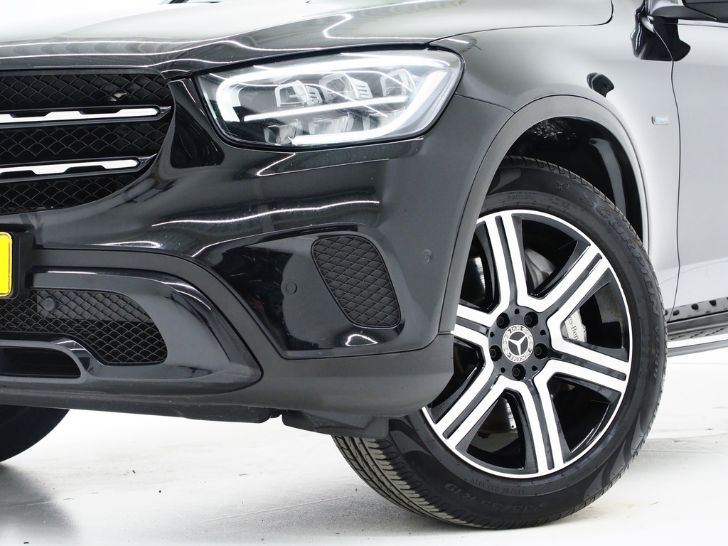 Mercedes-Benz GLC 300e 4MATIC Premium Night Black 46