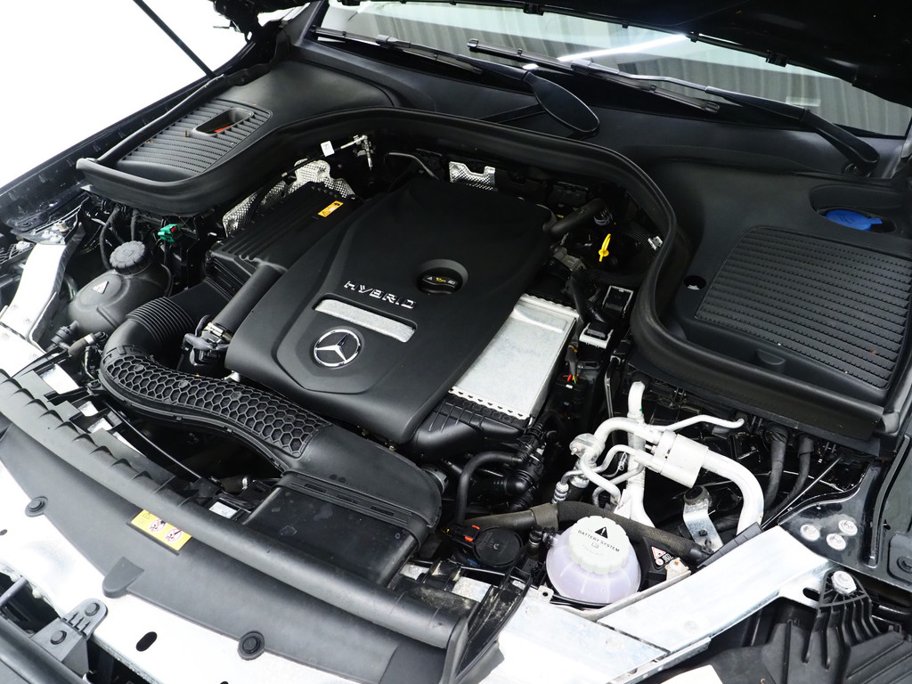 Mercedes-Benz GLC 300e 4MATIC Premium Night Black 47
