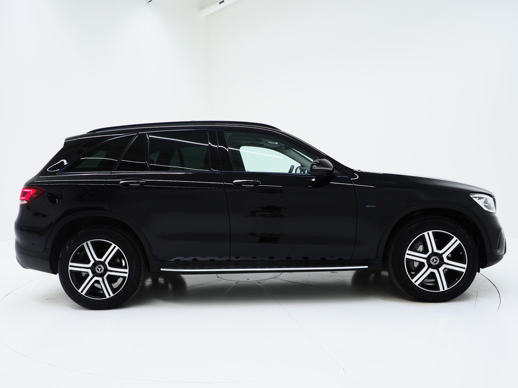 Mercedes-Benz GLC 300e 4MATIC Premium Night Black 50