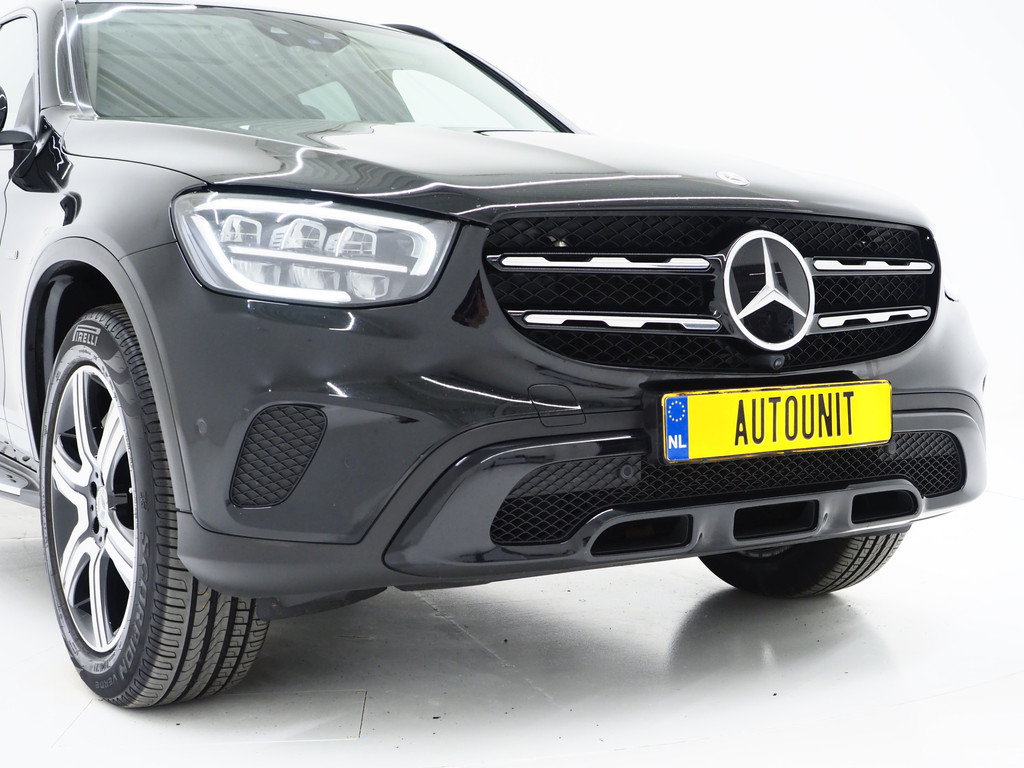 Mercedes-Benz GLC 300e 4MATIC Premium Night Black 52