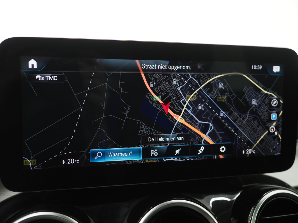 Mercedes-Benz GLC 300e 4MATIC Premium Night Black 69