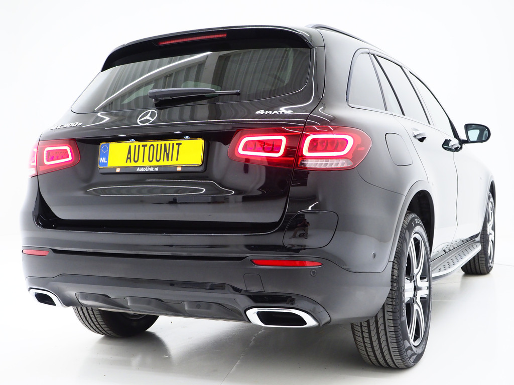 Mercedes-Benz GLC 300e 4MATIC Premium Night Black 8