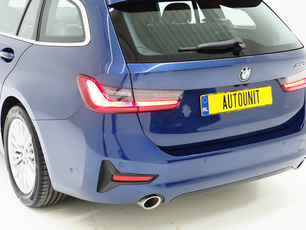 BMW 3 Serie Touring 330e 13