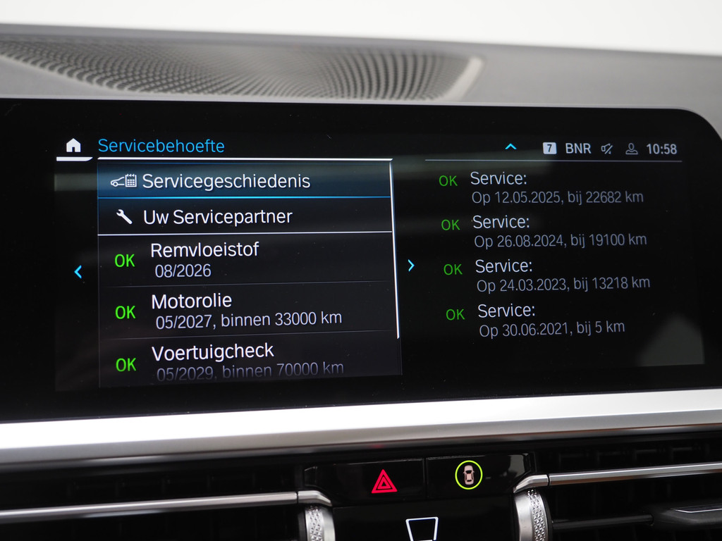 BMW 3 Serie Touring 330e 28