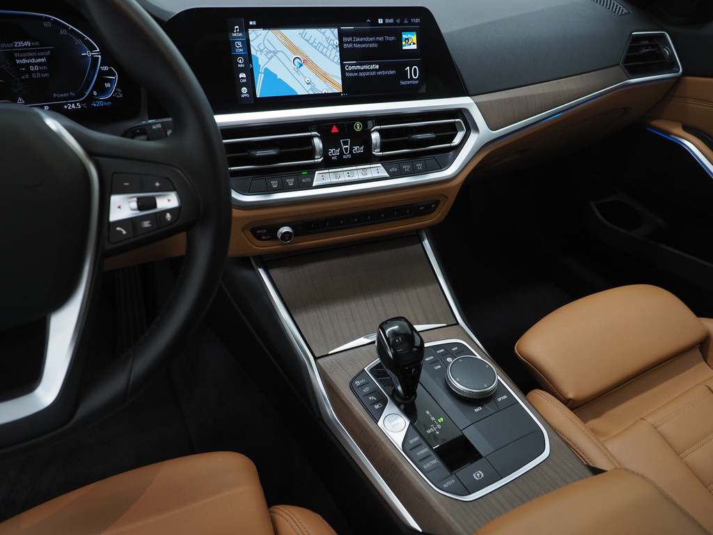 BMW 3 Serie Touring 330e 34