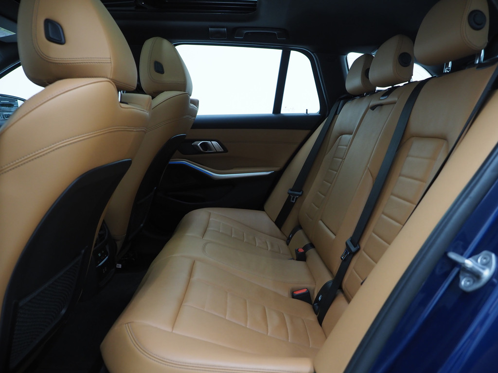 BMW 3 Serie Touring 330e 37
