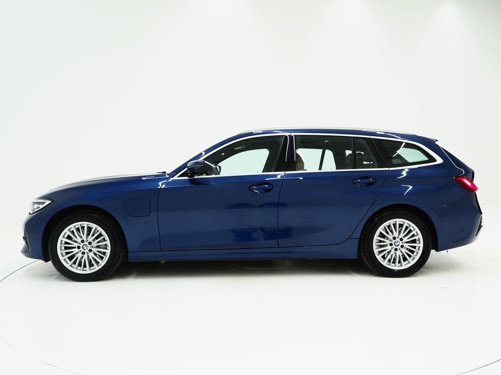 BMW 3 Serie Touring 330e 42