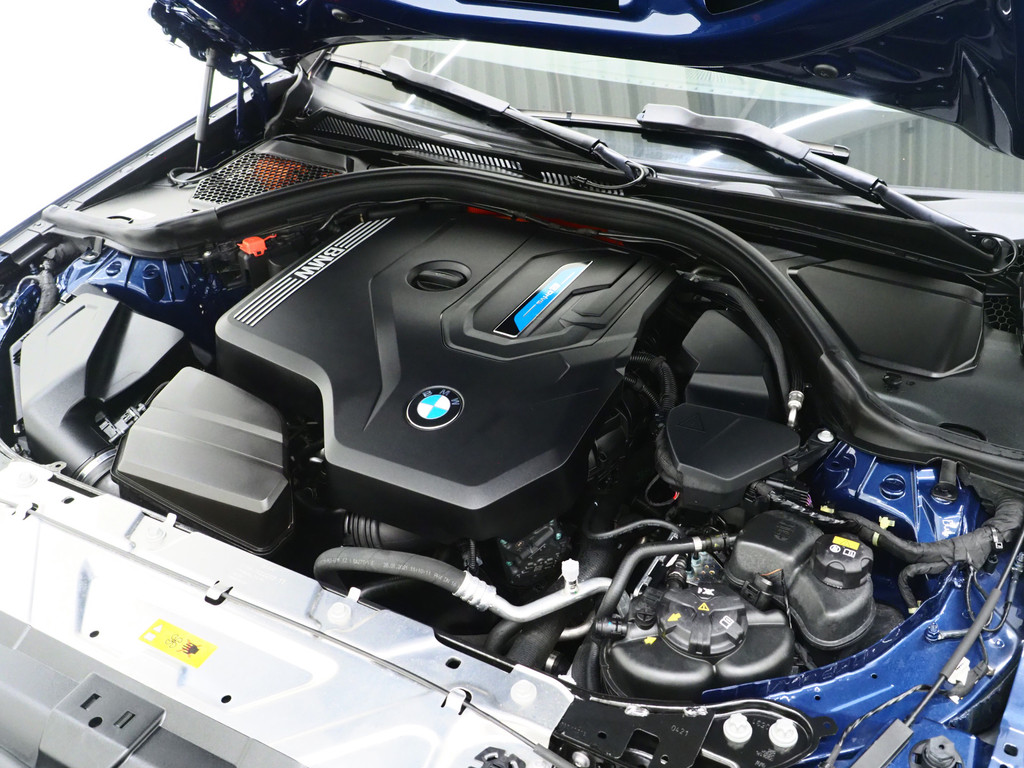 BMW 3 Serie Touring 330e 6