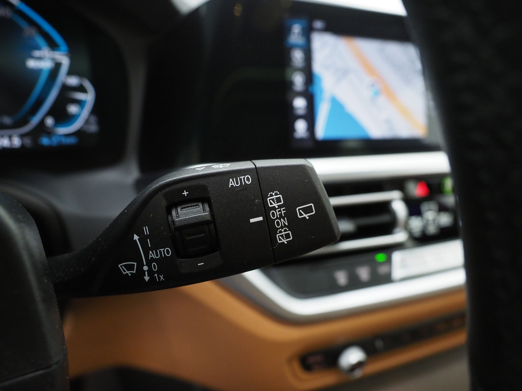 BMW 3 Serie Touring 330e 62