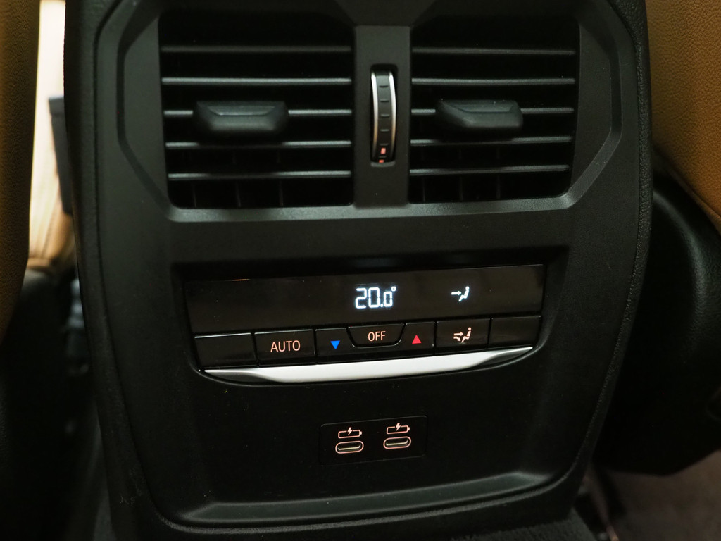 BMW 3 Serie Touring 330e 76