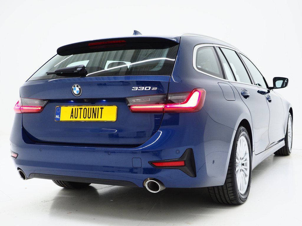 BMW 3 Serie Touring 330e 8