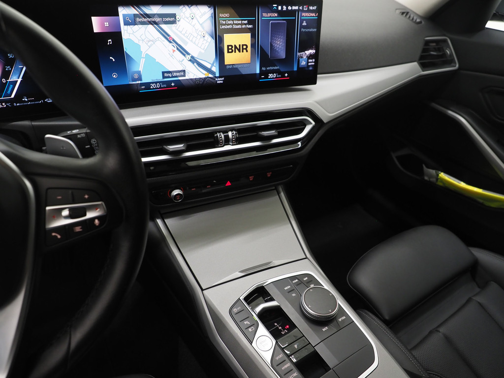 BMW 3 Serie Touring 320e LCI Shadow Line 32