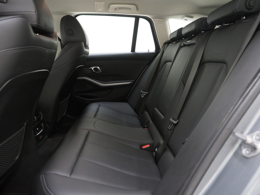 BMW 3 Serie Touring 320e LCI Shadow Line 35