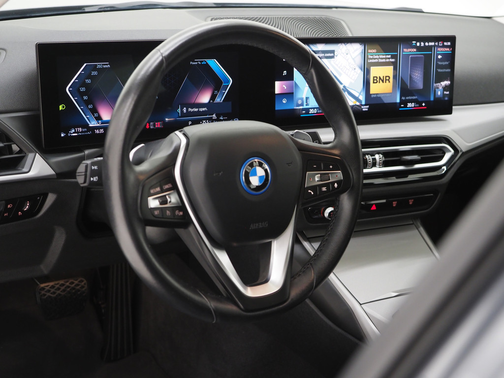 BMW 3 Serie Touring 320e LCI Shadow Line 55