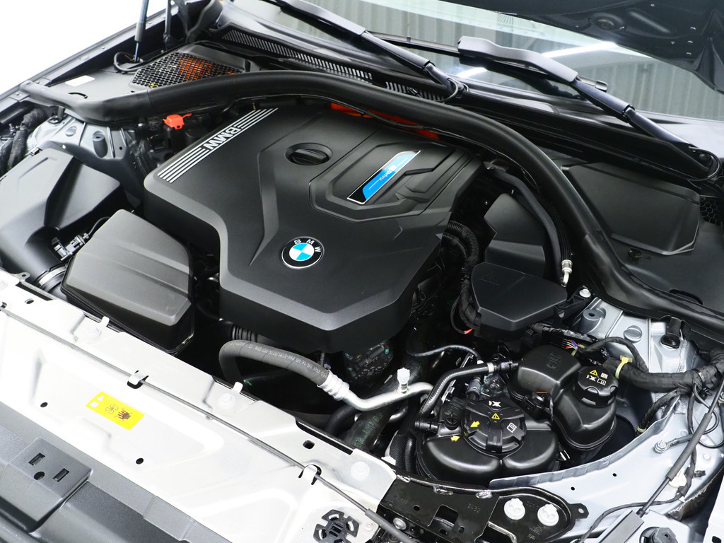 BMW 3 Serie Touring 320e LCI Shadow Line 6
