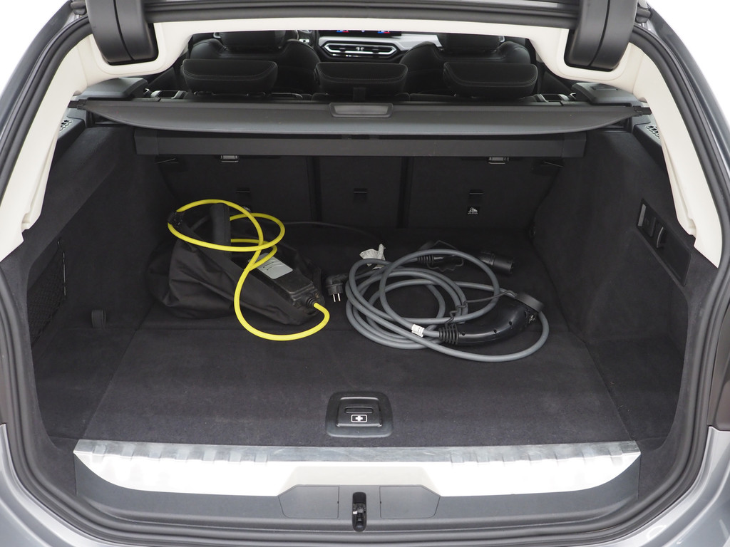 BMW 3 Serie Touring 320e LCI Shadow Line 74