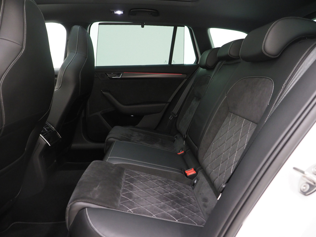 Škoda Superb Combi 1.4 TSI iV Sportline 218PK 37