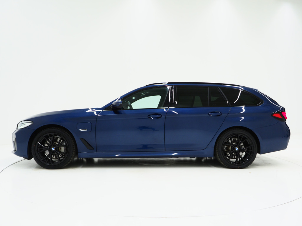 BMW 5 Serie Touring 520e M-Sport Shadow 1