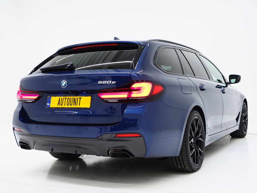 BMW 5 Serie Touring 520e M-Sport Shadow 52