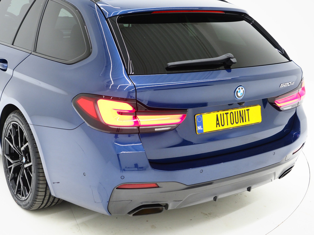 BMW 5 Serie Touring 520e M-Sport Shadow 57