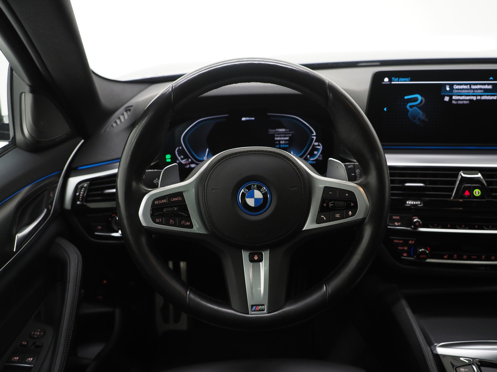 BMW 5 Serie Touring 520e M-Sport Shadow 82