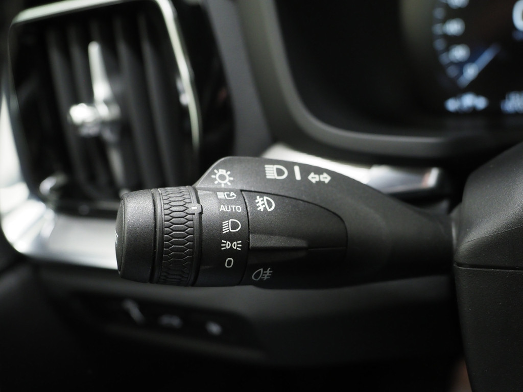 Volvo V60 2.0 T6 Recharge AWD R-Design 24
