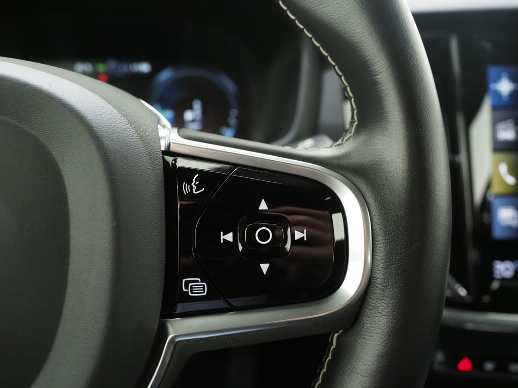 Volvo V60 2.0 T6 Recharge AWD R-Design 26