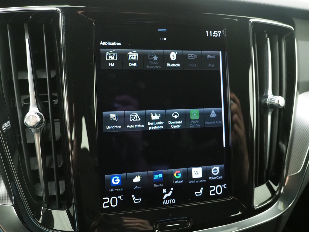 Volvo V60 2.0 T6 Recharge AWD R-Design 32